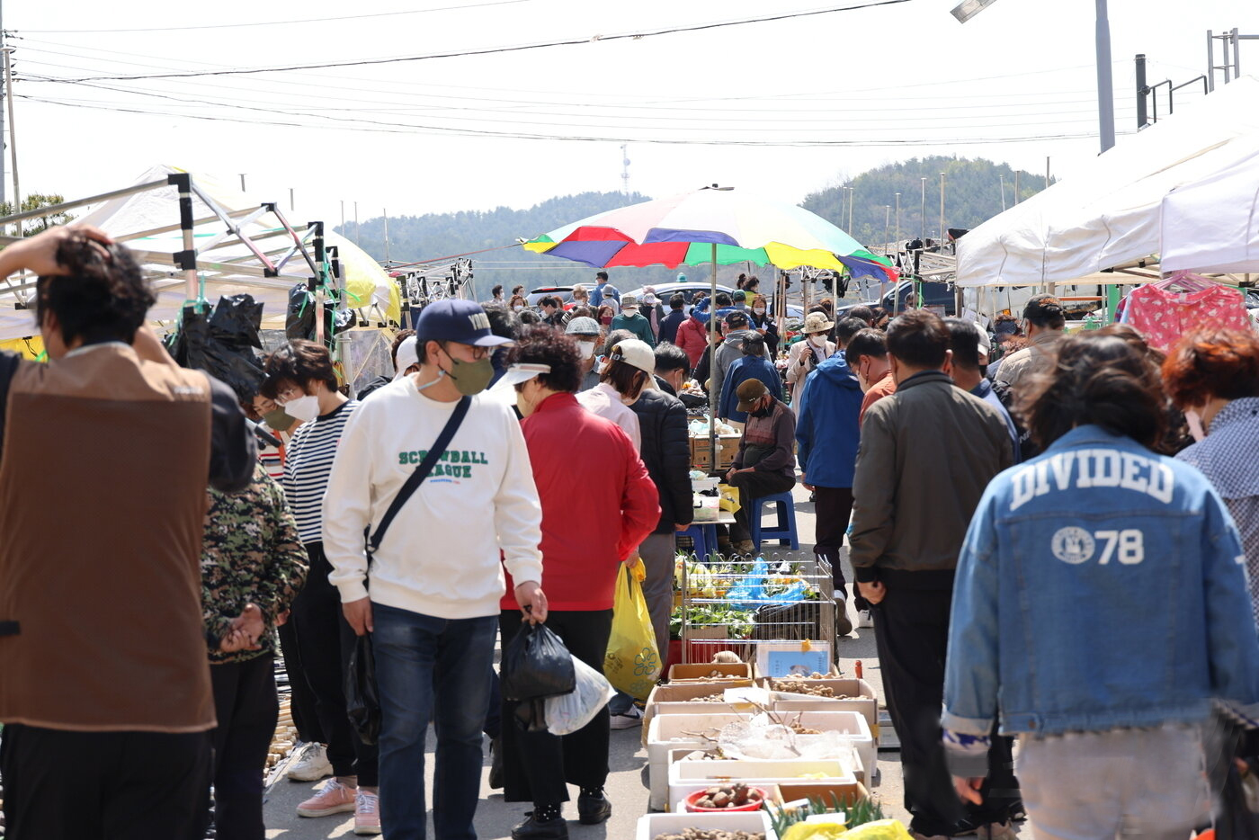 Yangyang traditional 5-day market with local produce and street food